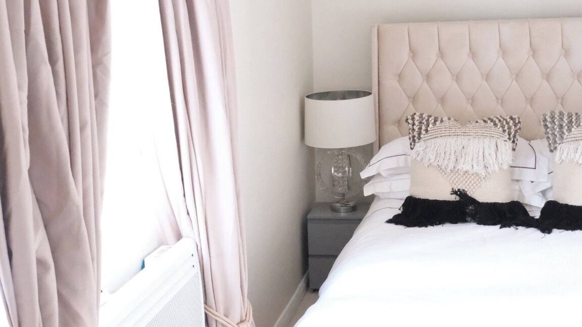 South Ockendon Apartment | Cosy Studio Getaway - Free Parking & Central Links