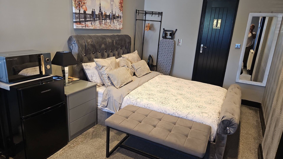 Dudley Apartment | Cosy Studio in Dudley City Center