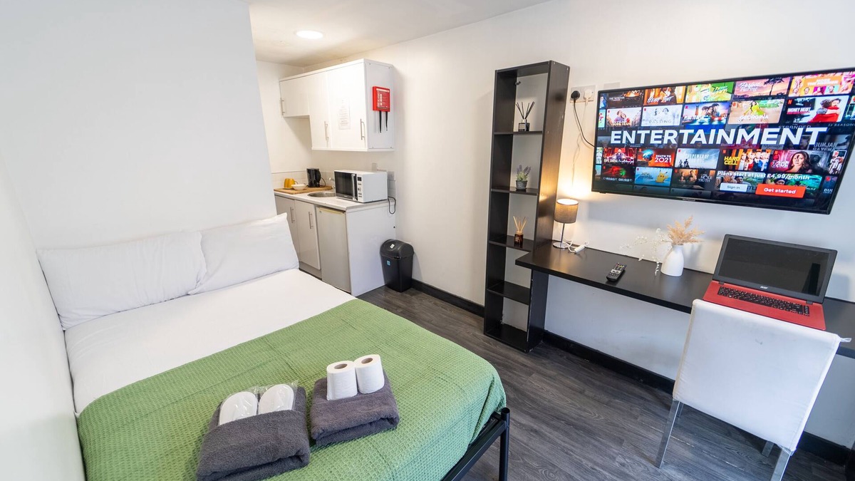 Selly Oak Apartment | Cosy studio next to UOB and 10 mins from City!