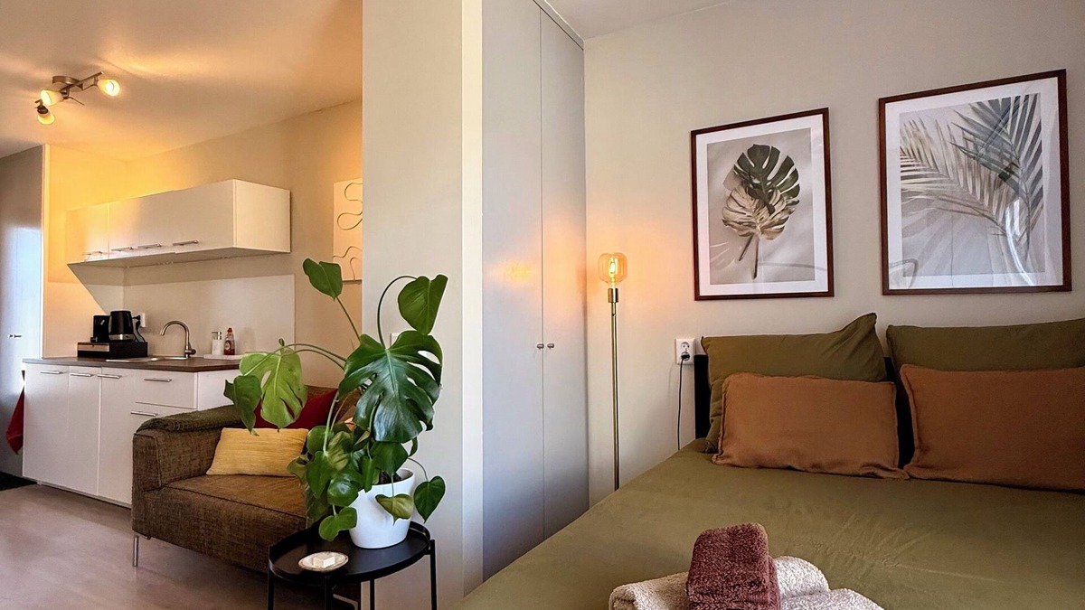 Municipality of Oostzaan Apartment | Cosy, stylish fully private studio with backyard - free parking