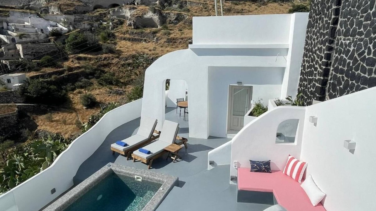 Episkopi Gonias House | Cosy suite with heated jacuzzi and view
