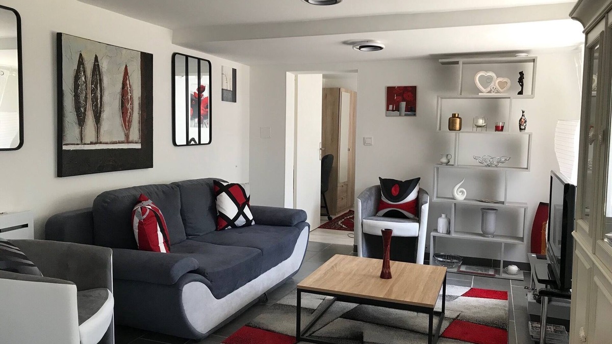 Avrille Apartment | Cosy T3, large garden, 200 m from Parc St Nicolas, parking, Wifi THD, Angers