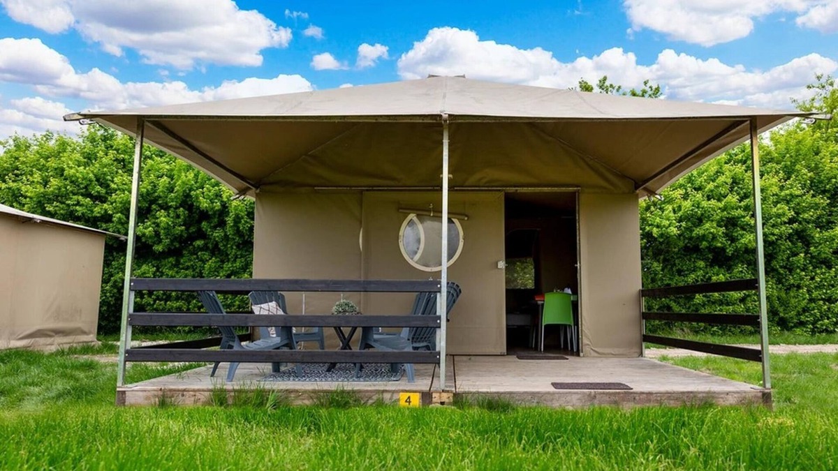 Genderen House | Cosy tent lodge in Genderen with garden