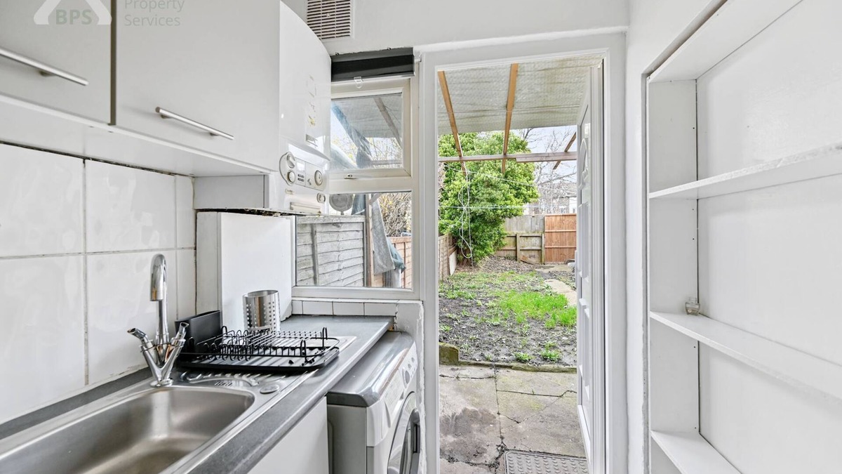 Tottenham Apartment | Cosy Tottenham Apartment Sleeps 4