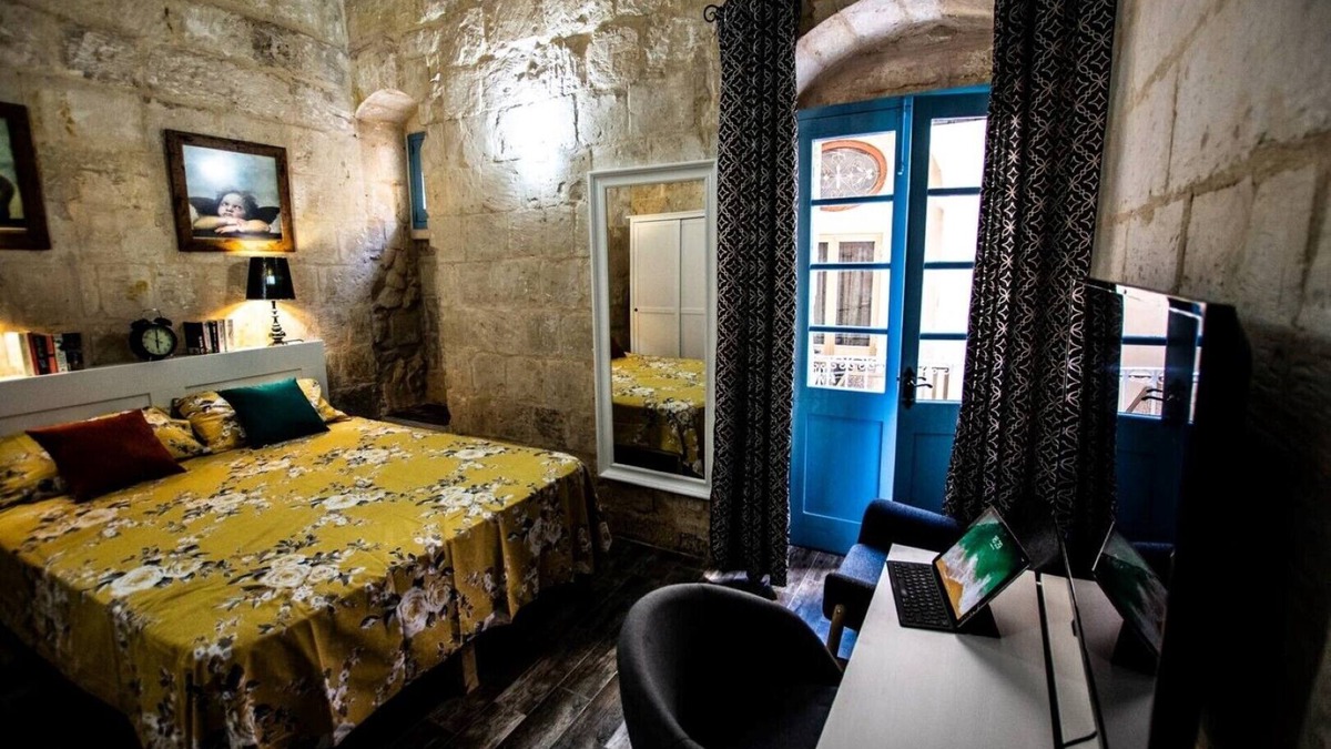 Madliena House | Cosy Townhouse in Historic centre
