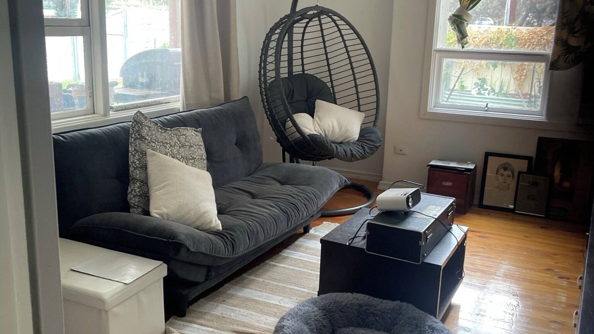 Christies Beach House | Cosy Travellers Stay Near the Beach (shared & affordable)