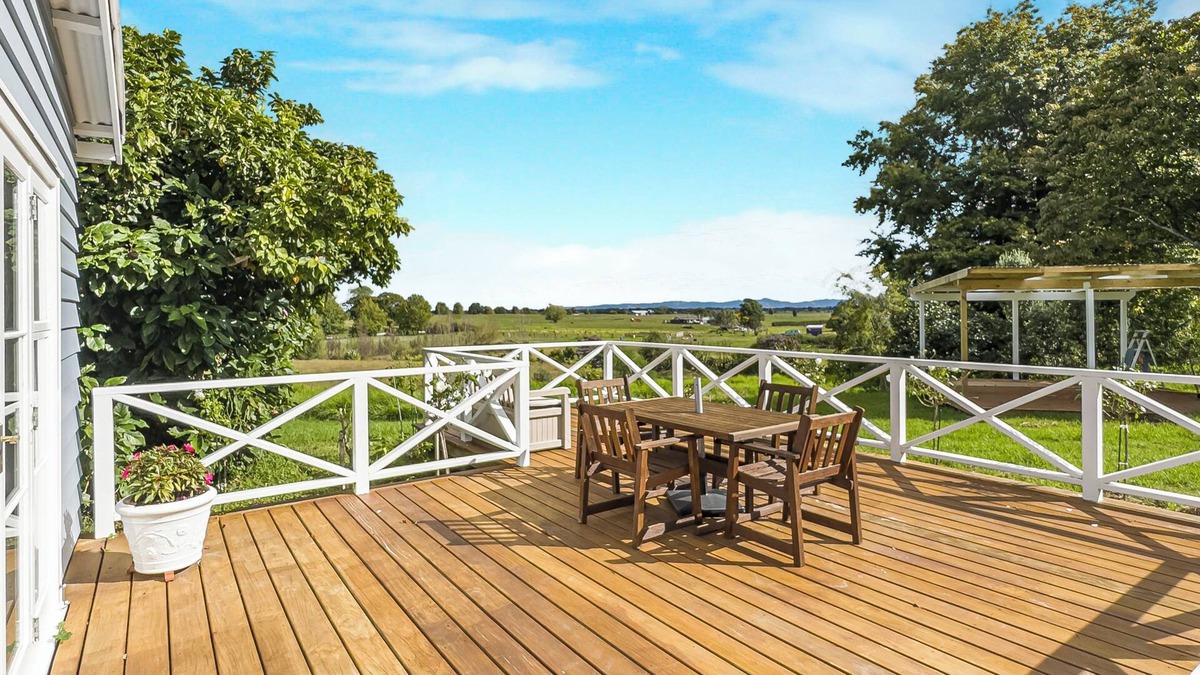 Puriri Cottage | Cosy Two Bedroom Guesthouse in Tranquil Puriri