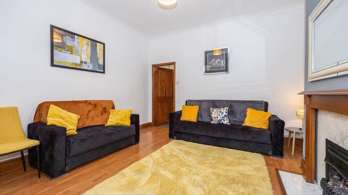 Blackburn House | Cosy Two bedroom Terrace Blackburn