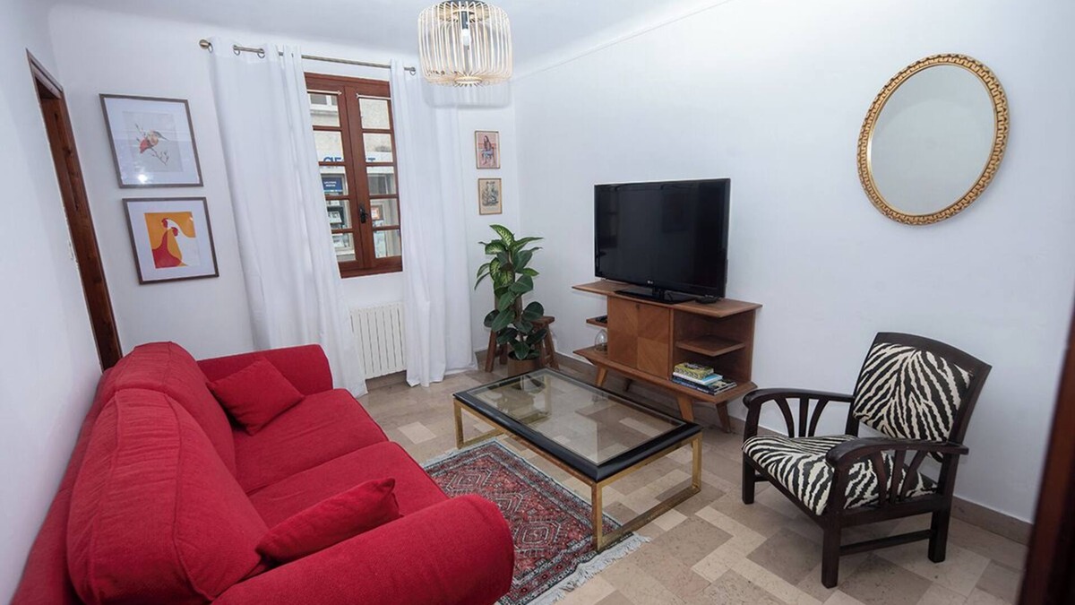 Prats-de-Mollo-la-Preste Apartment | Cosy, vintage ground-floor apartment