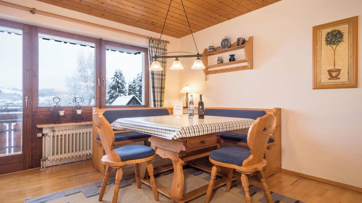 Irsengund Apartment | Cosy Vacation Apartment "Bergblick" with Great View, Two Balconies & Wi-Fi