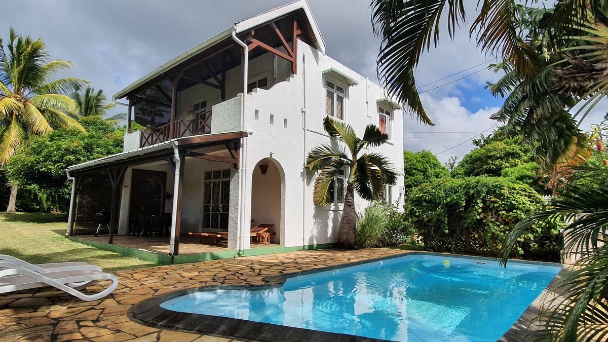 Calodyne Villa | Cosy villa in Mauritius with pool and garden and Hi Speed Internet connection