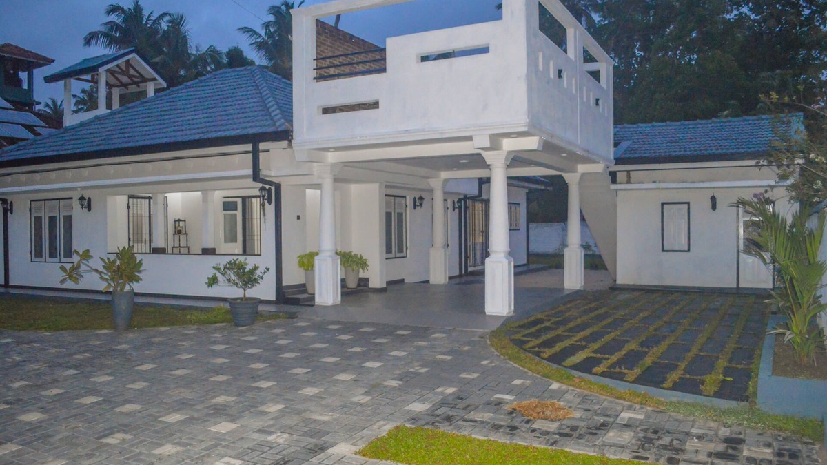Kochchikade Villa | Cosy villa with style, luxury and great comfort Close to beach and amenities nn