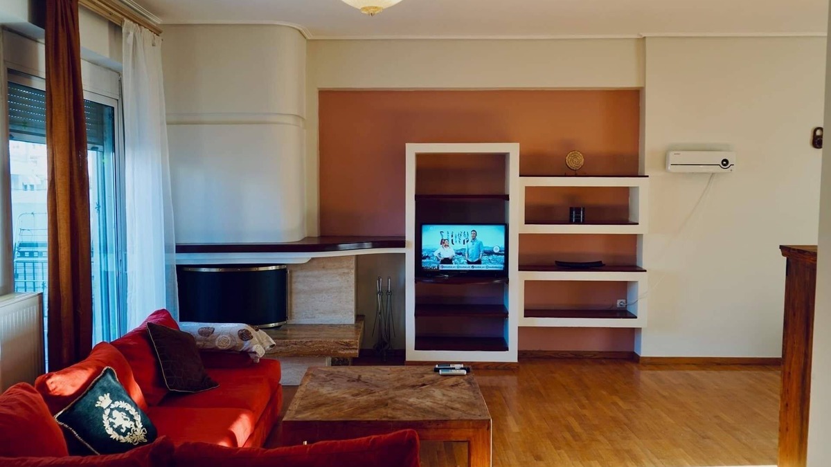 Volos City Centre Apartment | Cosy Volos Apartment With a View of Mount Pelion few Minutes From Port & Trains