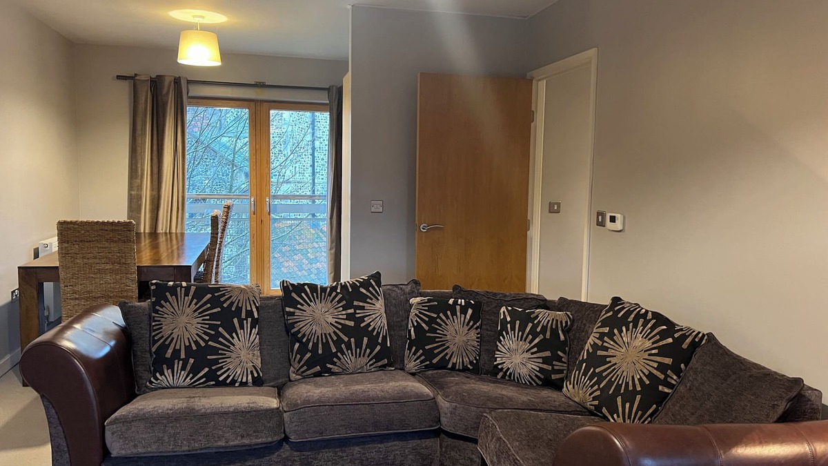 Norwich Apartment | Cosy well appointed, pet friendly apartment situated in the Cathedral grounds