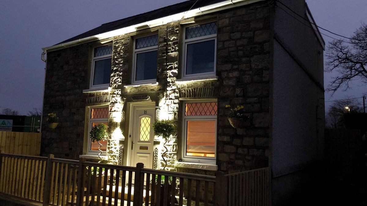 Margam Cottage | Cosy Welsh Cottage Brecon Beacons close to stunning walks and dog friendly.