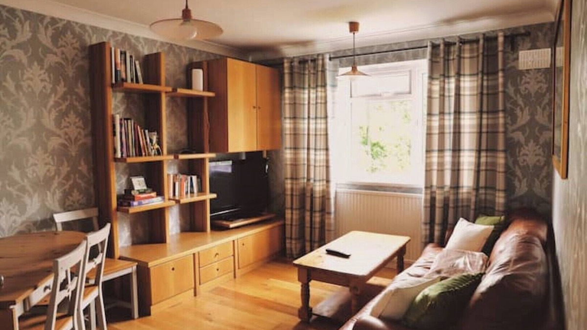 Raynes Park Apartment | Cosy Wimbledon Apartment with 2 Bedrooms