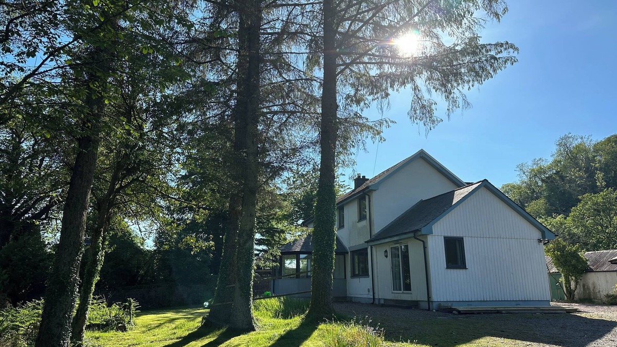 Onich Cottage | Cosy yet spacious Highland Hideaway for 6