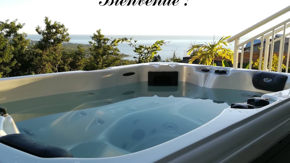 Bouillante Apartment | Côté Caraïbes Bouillante: large studio 3' from the beach & a diving center!