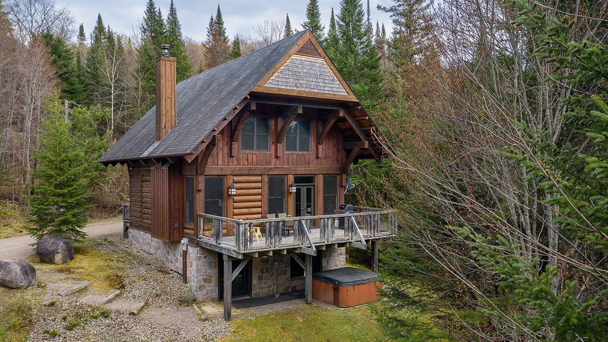 Lac Superieur Village Ski Chalet | Cote Nord Tremblant Chalet MarianCITQ 242012