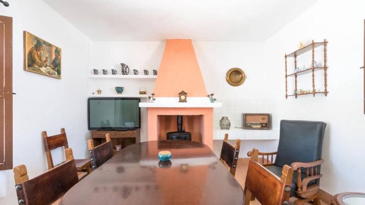 Domingo Perez de Granada House | Cotilfar Cottage with Outdoor Pool