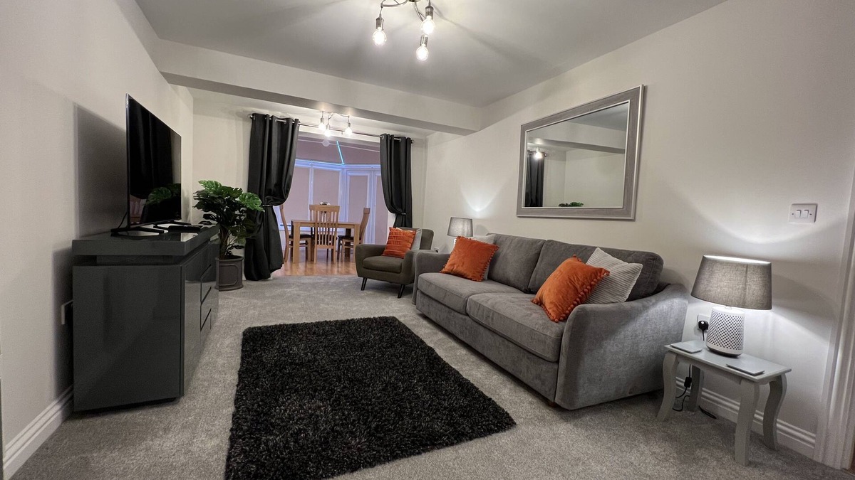 Stow-on-the-Wold House | Cotswold apartment with private parking!