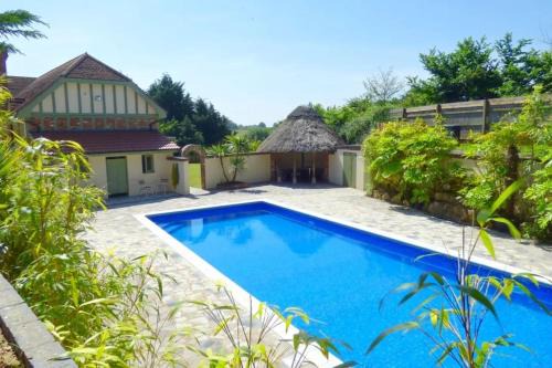 Rowde Villa | Cotswold Country house Villa Retreat With Pool