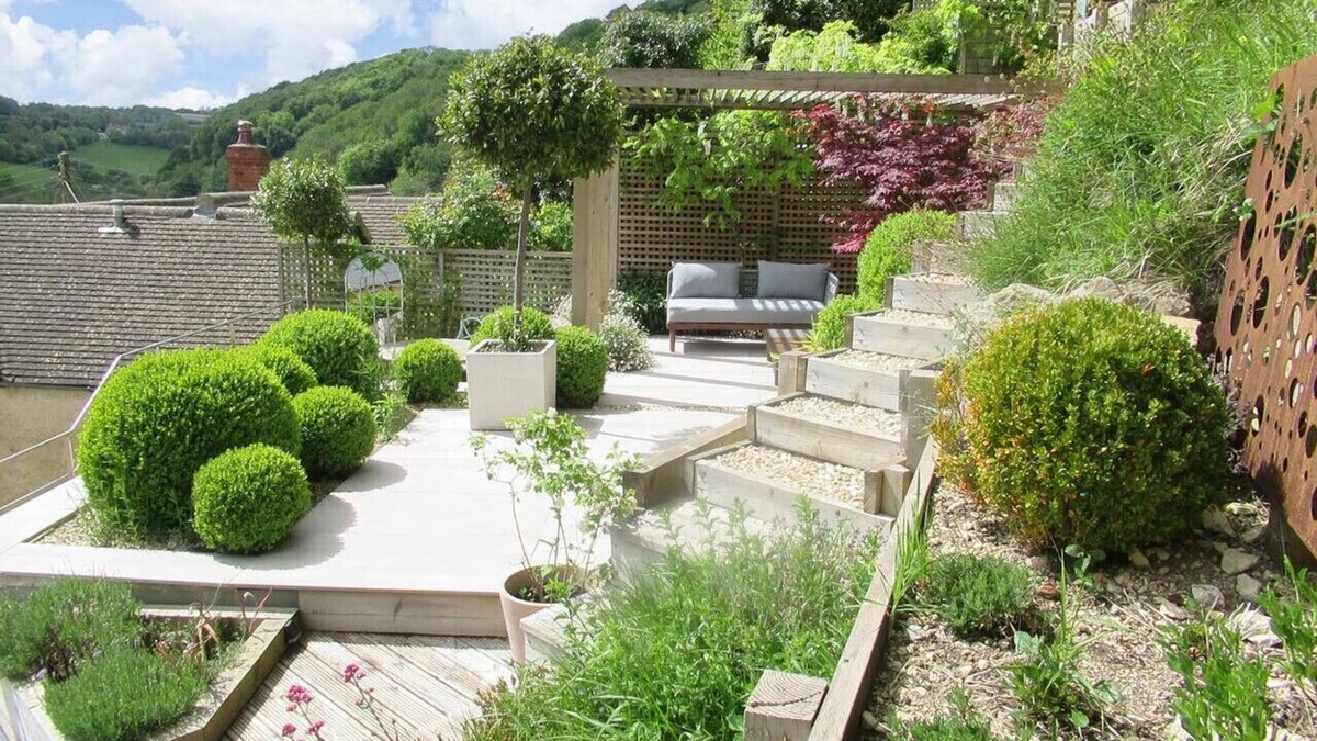 Nailsworth House | Cotswold Hillside Retreat with Stunning Views