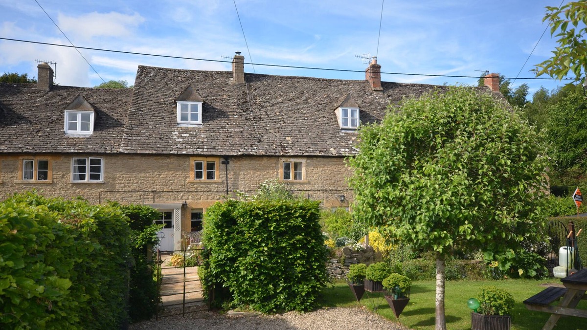 Bourton Cottage | COTSWOLD HISTORIC COTTAGE, WITH LARGE GARDEN