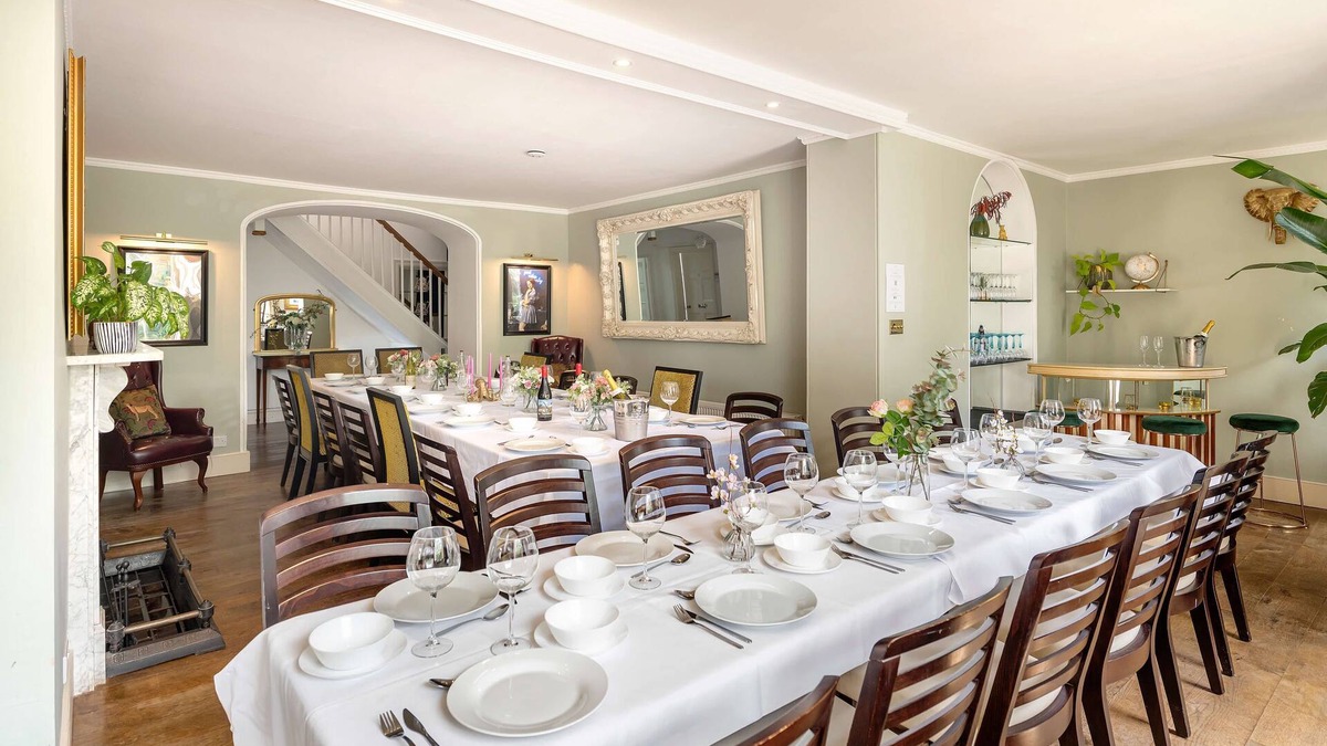 Petty France Cottage | Cotswold Manor House - Group Accommodation in The Cotswolds