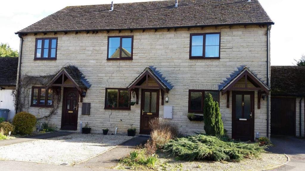 South Leigh House | Cotswold Retreat Children & Pets Welcome