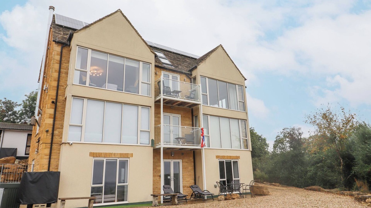Bourton-on-the-Water House | COTSWOLD VIEW, family friendly in Bourton-On-The-Water