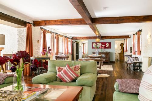 Enstone House | Cotswolds Barn Near Soho Farmhouse & Daylesford