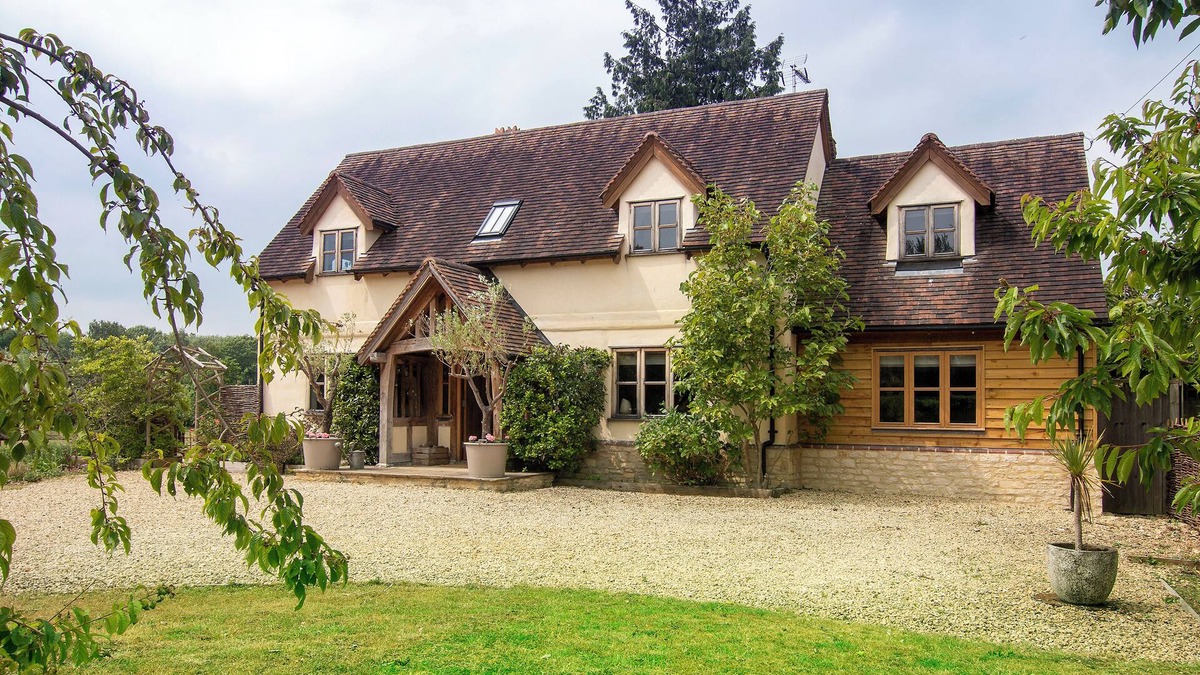 Beckford Cottage | Cotswolds luxury family friendly oak framed cottage with fab interior style