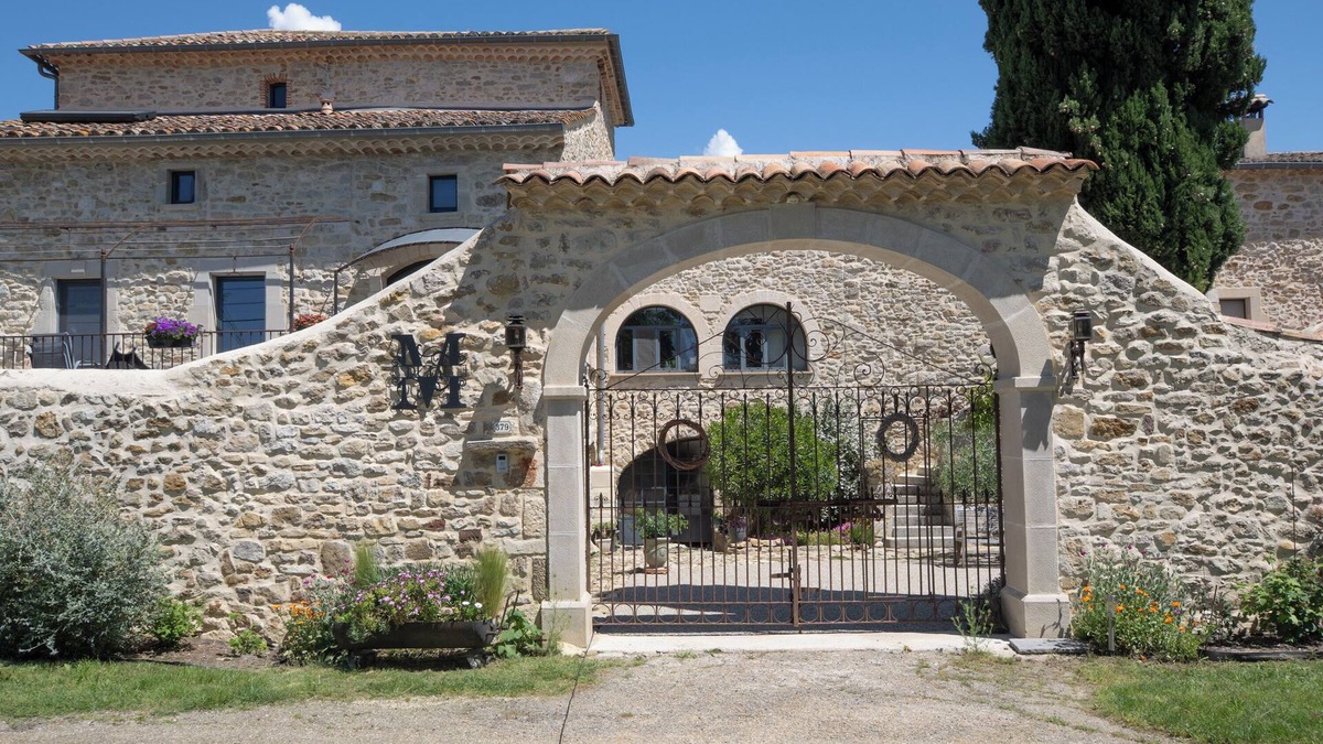 Saint-Sauveur-de-Cruzieres House | Cottage 'Gite Figuier Et Vignes' with Shared Pool, Private Terrace and Wi-Fi