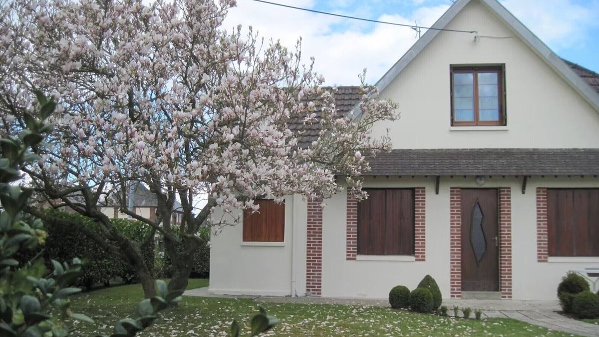 Saint-Nicolas-d'Aliermont House | Cottage 'Le Clos D'aval Le Paulownia' with Private Terrace, Private Garden and Wi-Fi