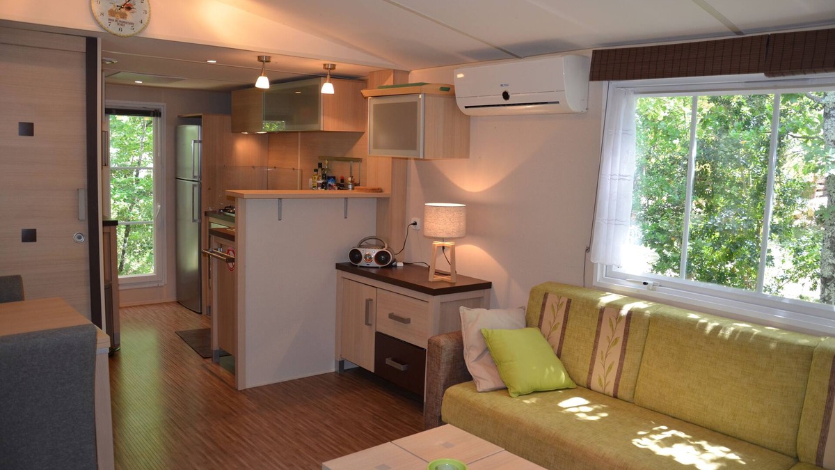 Saint-Privat-de-Champclos Cottage | Cottage comfort in a residential area ***** P06