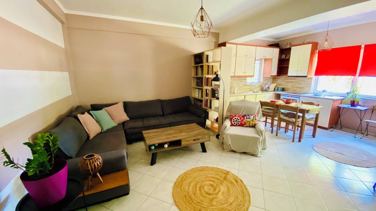 Ilida Apartment | Cottage House, garden & lawnn