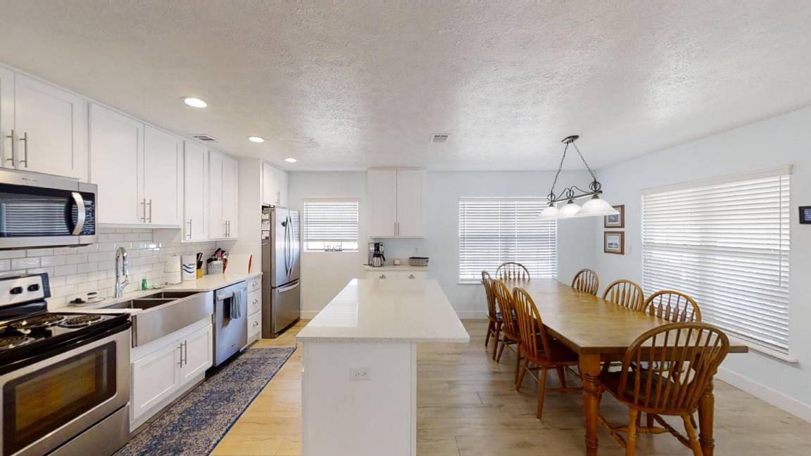 Surfcrest Village Cottage | Cottage ∙ 4 bedrooms ∙ 8 guests