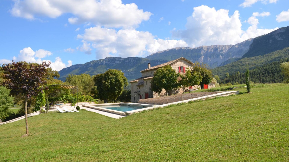 Saint-Vincent-sur-Jabron Other | Cottage classified 4 stars, old sheepfold tastefully renovated, heated pool