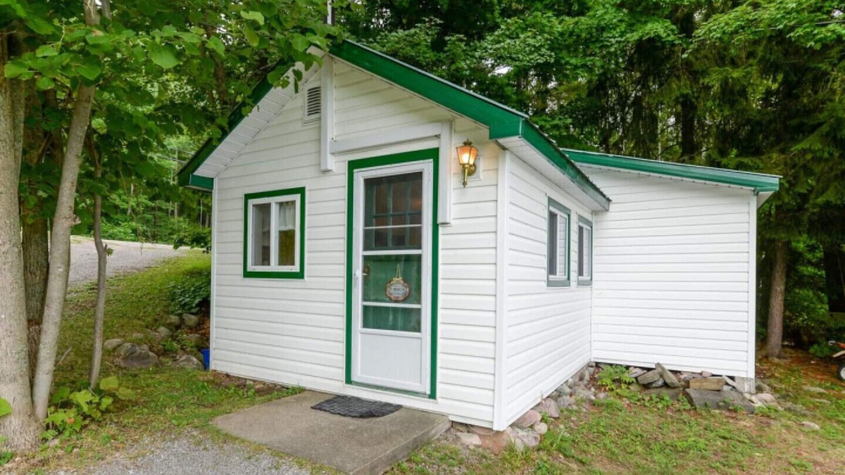 Addington Highlands Cottage | Cottage #1: pristine waterfront! Cabins at Bon Echo's Edge