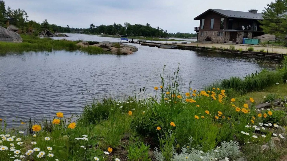 Carling Cabin | Cottage #11 - 2 Bedroom Katawoda Cottages