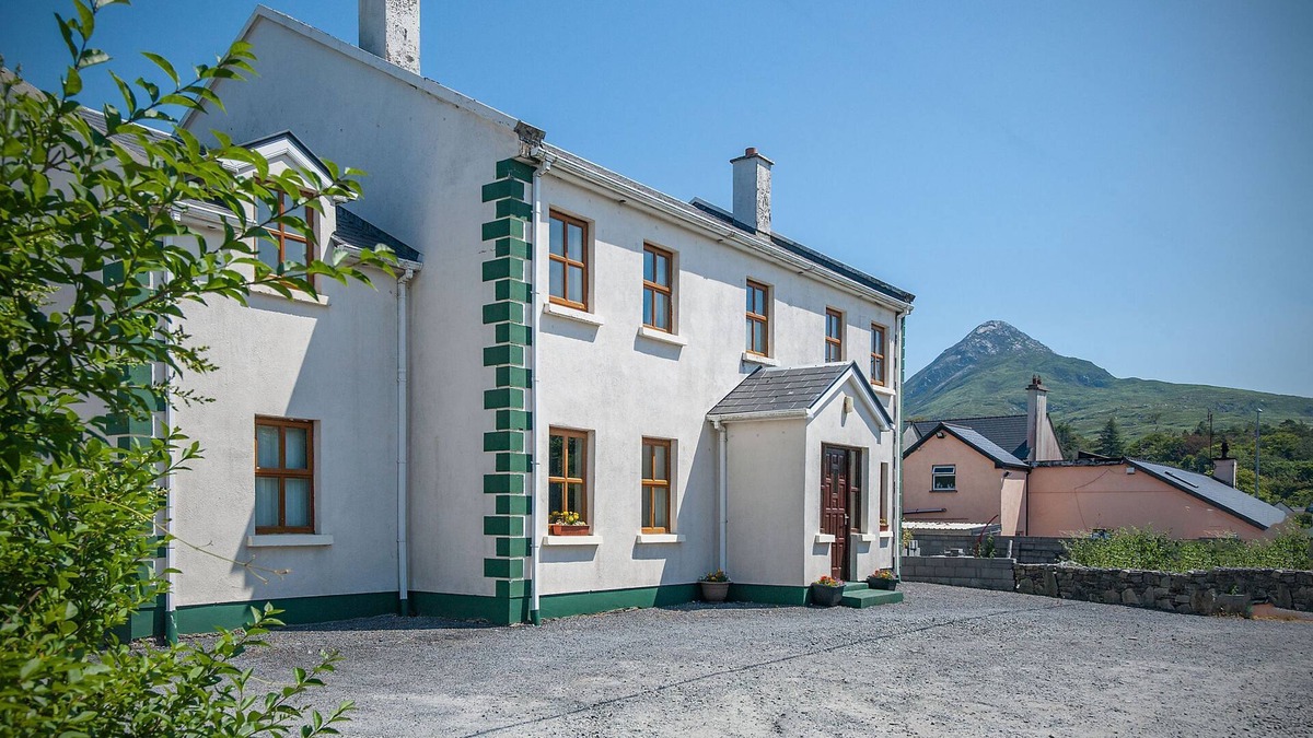 Letterfrack Cottage | Cottage 182 - Letterfrack - sleeps 12 guests in 6 bedrooms