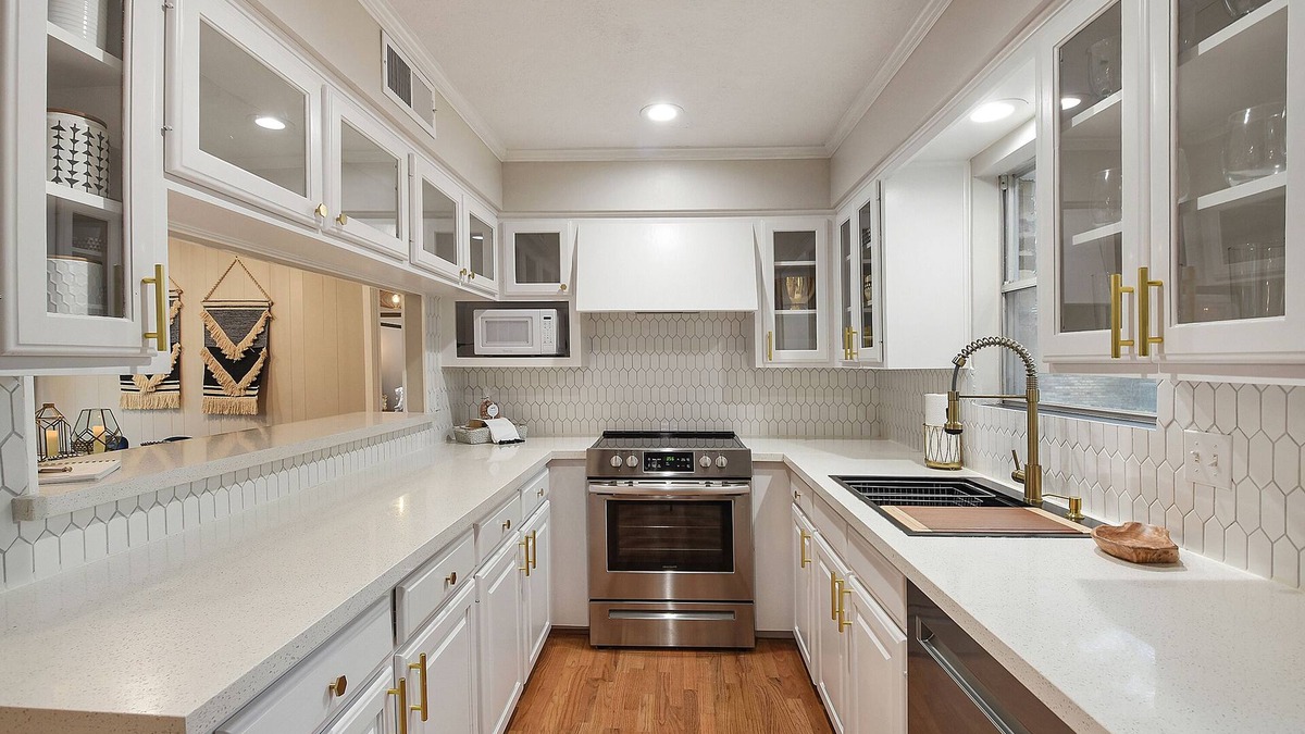 Barker Cottage | Cottage 19 Double King Suites EV Charger
