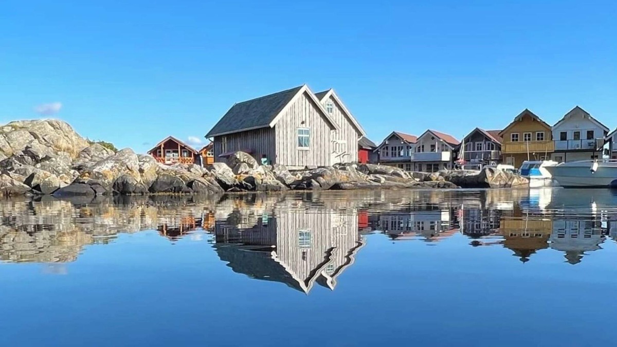 Selbjorn Cottage | Cottage 2 meters from the sea, 2 hours from Bergen in Norway. Unike location