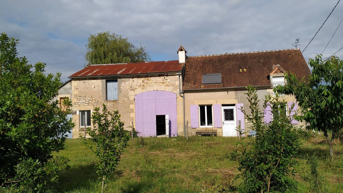 La Celle-sur-Nievre House | Cottage 2 to 9 people La Chaumière de Mauvrain, out of time, forest 100m