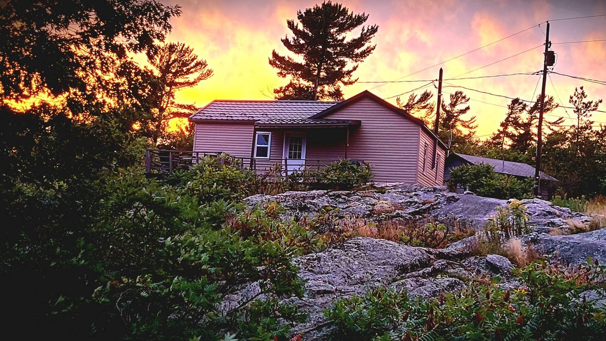 Carling Cabin | Cottage #3- 2 Bedroom Cottage at Katawoda Cottages