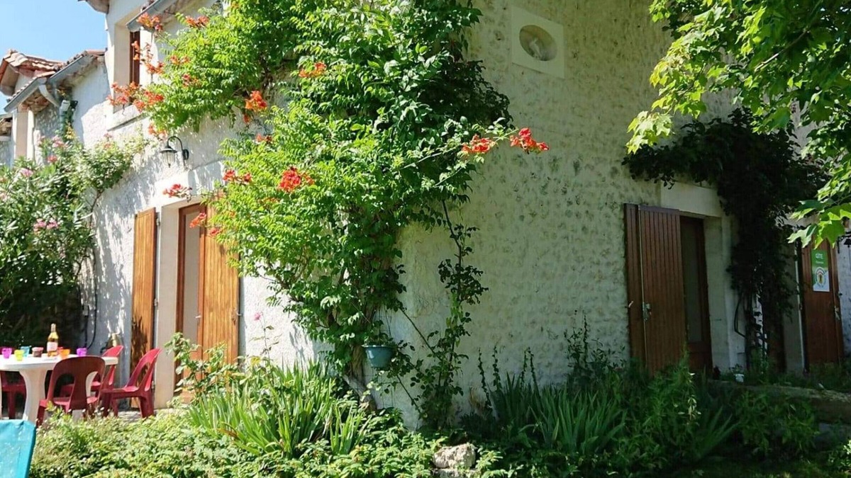 Salles-Lavalette Cottage | Cottage 3 bdr. with garden, fireplace, pets allowed, WIFI, parking, near activities & castles