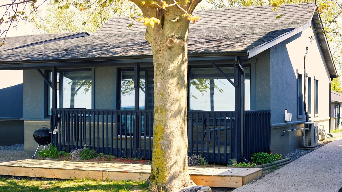 Wainfleet Cottage | Cottage 3: Beachfront Cottage Escape