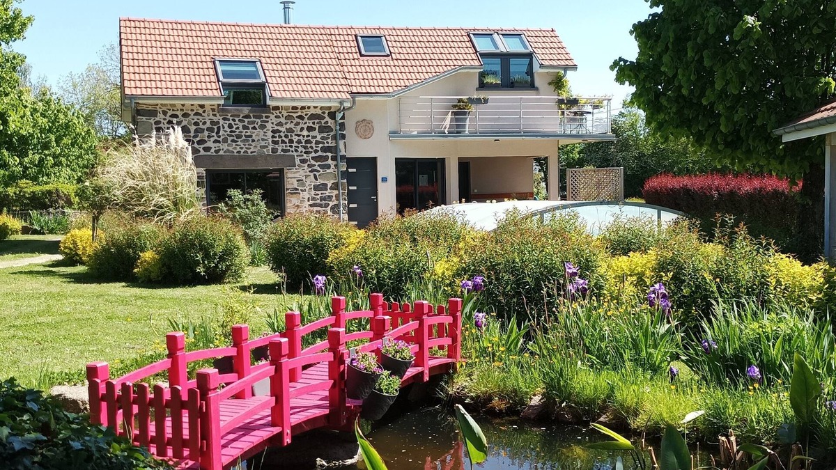 Manzat House | Cottage 3 * near Gour deTazenat, Sioule valley and Volcano Park.