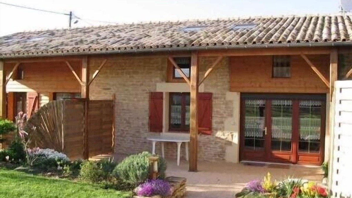 Lezay Cottage | Cottage 3 stars, in Poitou-Charentes. available all year round.